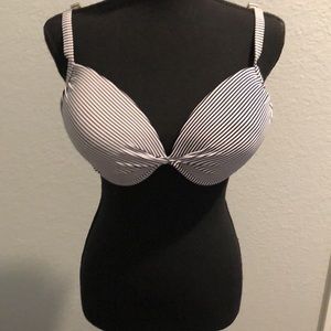 Woman’s xhileration bathing suit bra top. Navy/ white, D/DD. Very good condition